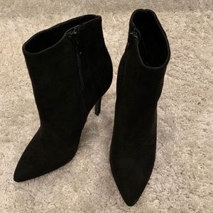 NWT CHARLES by CHARLES DAVID Delicious 2 Bootie
